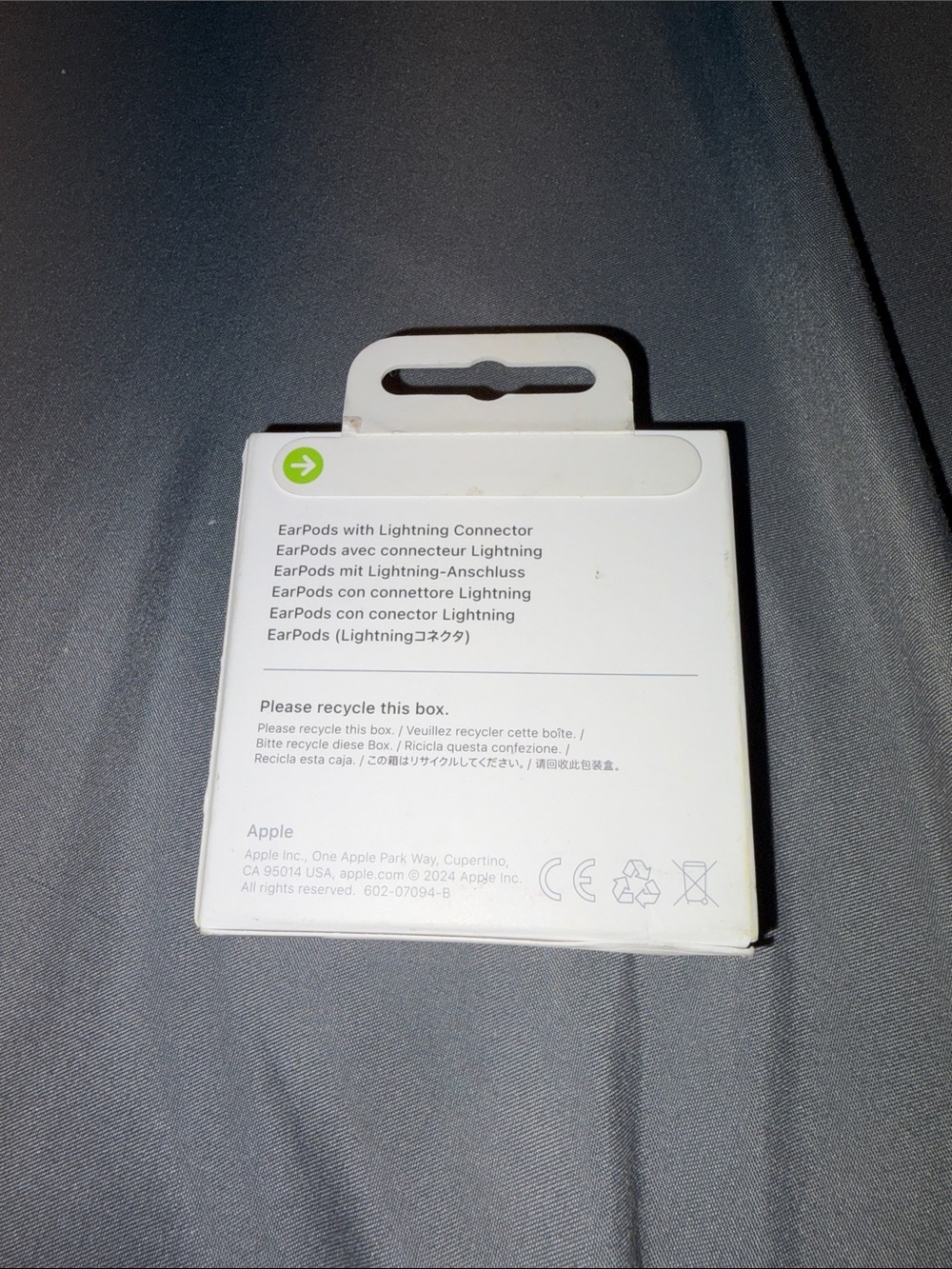 Apple White EarPods with Lightning Connector - Retail Box - Picture 3 of 4